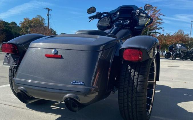 2023 Harley-Davidson® Road Glide® 3 Gray Haze - Black Finish