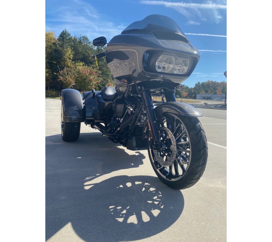 2023 Harley-Davidson® Road Glide® 3 Gray Haze - Black Finish