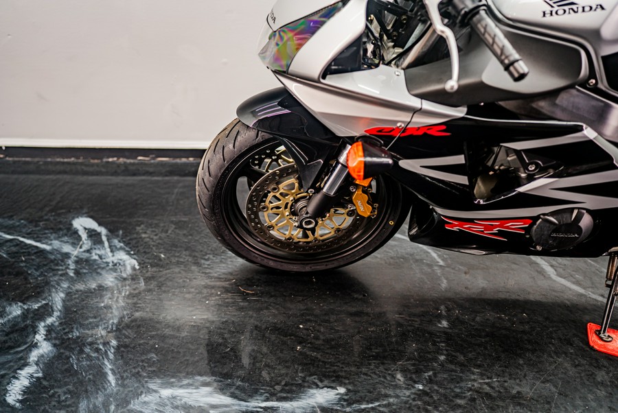 2002 Honda CBR®954RR