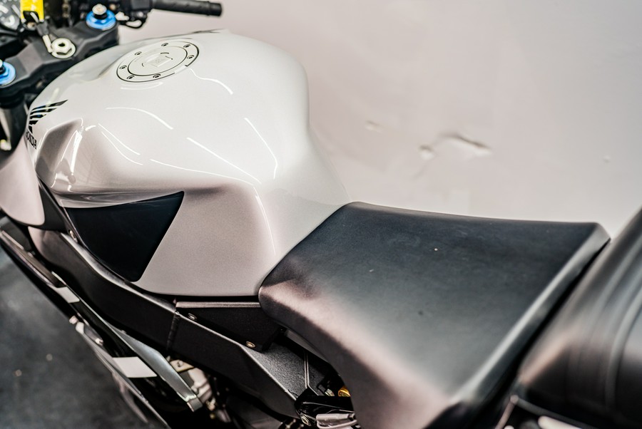 2002 Honda CBR®954RR
