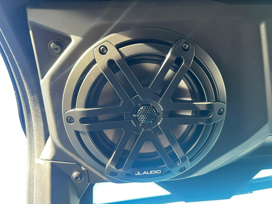 2026 Can-Am SSV DEFENDER MAX LTD 65 HD11 WH HB 26 HYBRID WHI TE