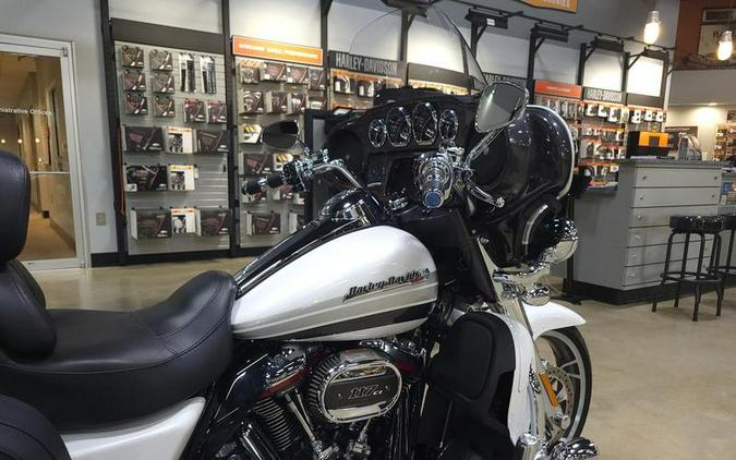 2020 Harley-Davidson® FLHTCUTGSE - CVO™ Tri Glide®