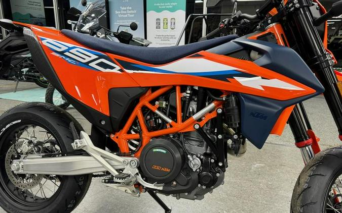 2024 KTM 690 SMC R