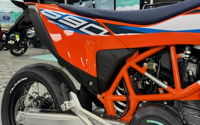 2024 KTM 690 SMC R