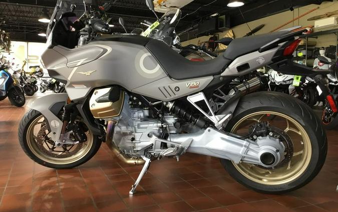 2025 Moto Guzzi V100 Mandello