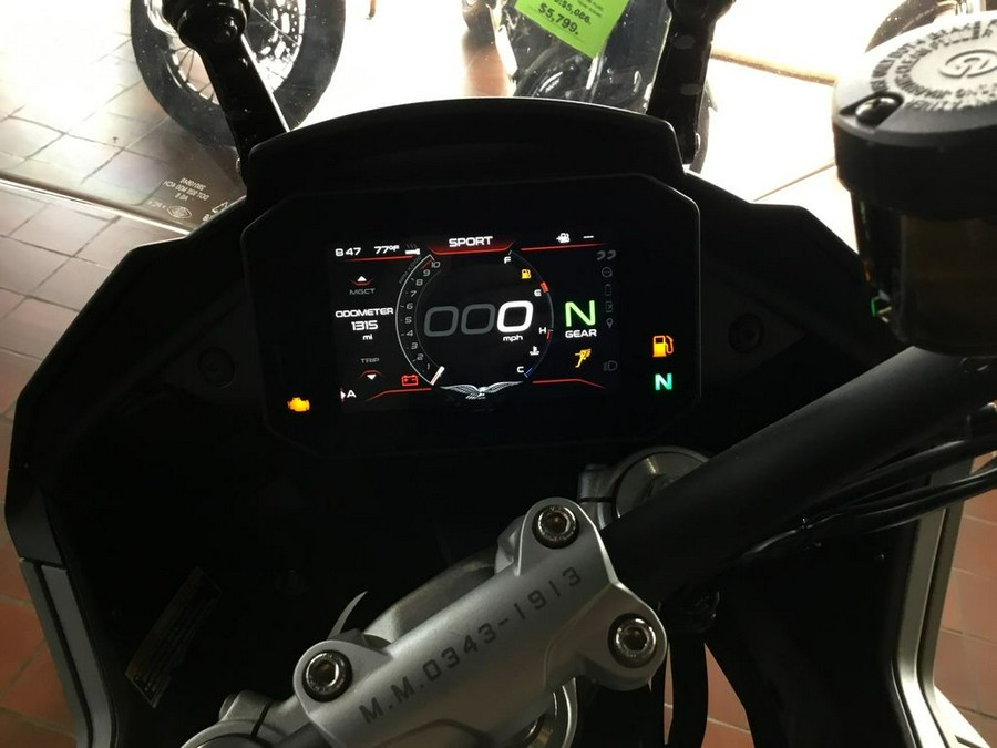 2025 Moto Guzzi V100 Mandello