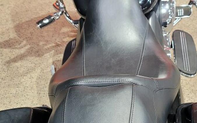 2013 Harley-Davidson® Road Glide® Custom BLACK W/ PINSTRIPE