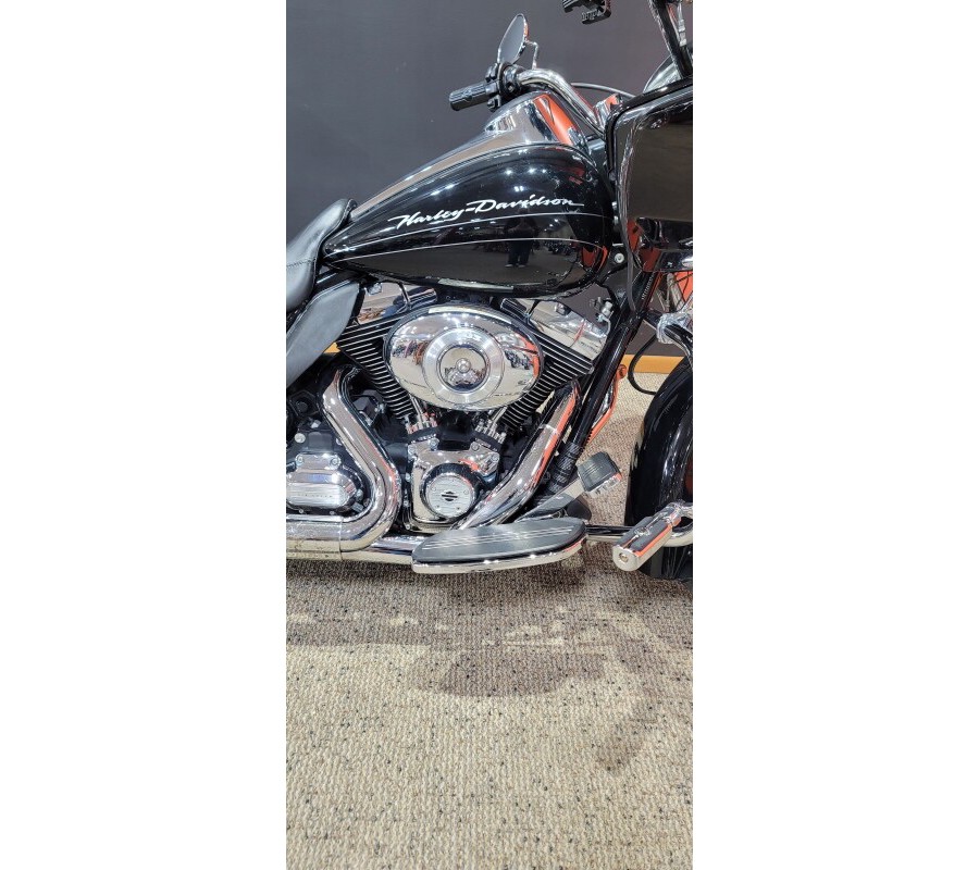 2013 Harley-Davidson® Road Glide® Custom BLACK W/ PINSTRIPE