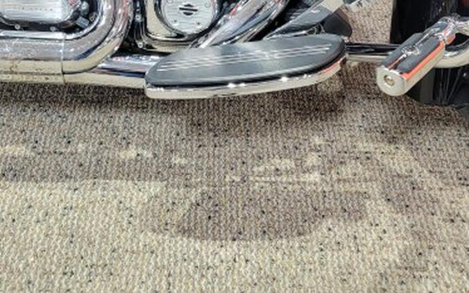 2013 Harley-Davidson® Road Glide® Custom BLACK W/ PINSTRIPE