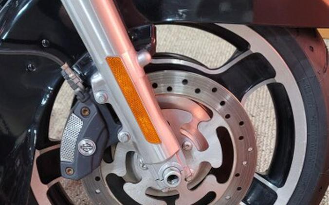 2013 Harley-Davidson® Road Glide® Custom BLACK W/ PINSTRIPE