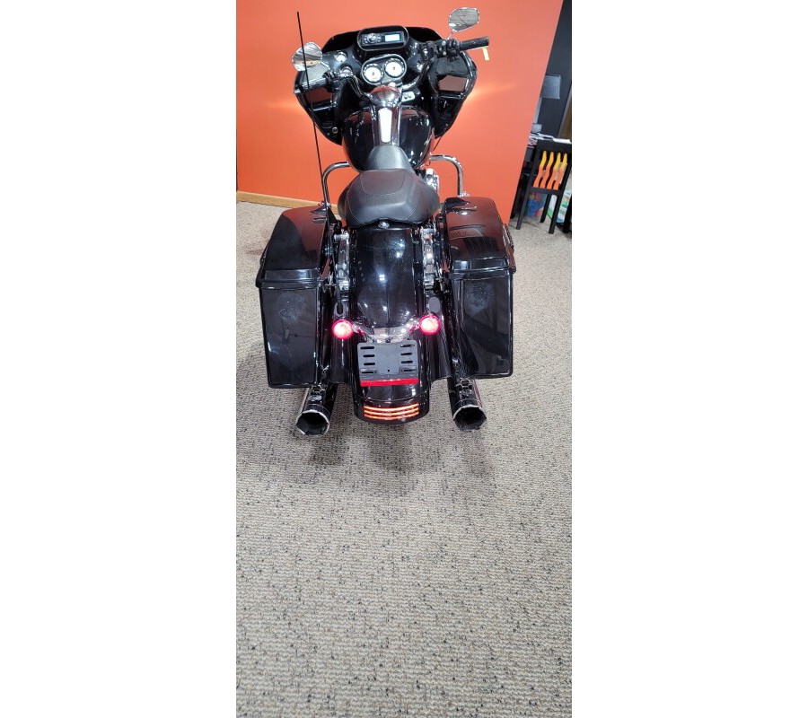 2013 Harley-Davidson® Road Glide® Custom BLACK W/ PINSTRIPE