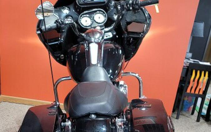 2013 Harley-Davidson® Road Glide® Custom BLACK W/ PINSTRIPE