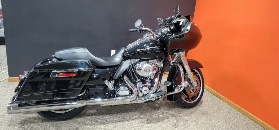 2013 Harley-Davidson® Road Glide® Custom BLACK W/ PINSTRIPE