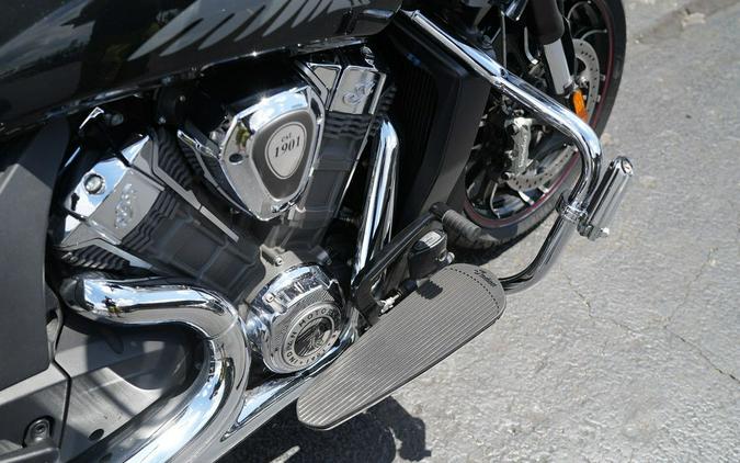 2020 Indian Motorcycle Challenger Limited Thunder Black Pearl