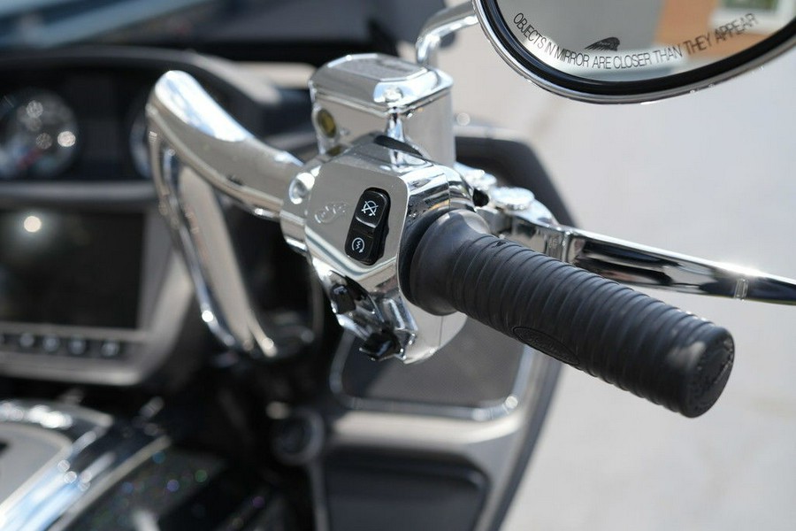 2020 Indian Motorcycle Challenger Limited Thunder Black Pearl