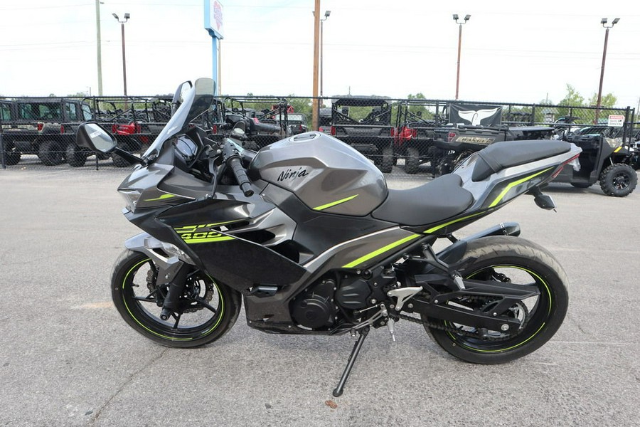 2021 Kawasaki Ninja® 400 Base