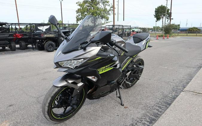 2021 Kawasaki Ninja® 400 Base