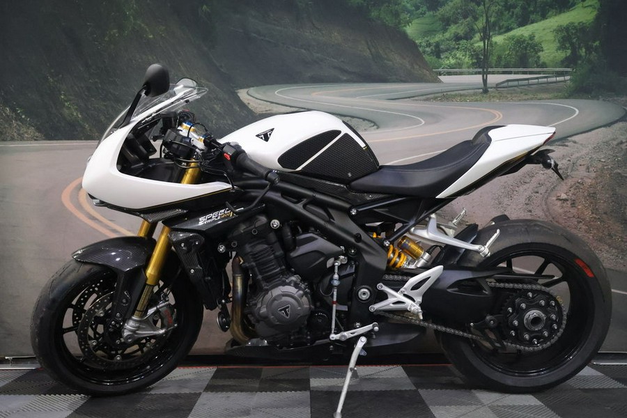 2022 Triumph Speed Triple 1200 RR Crystal White Storm Grey