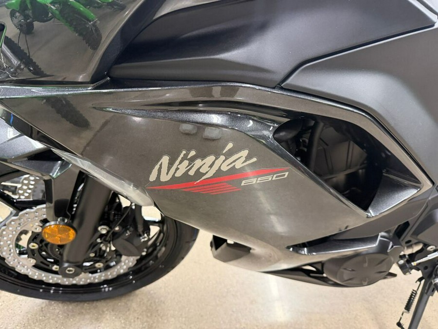 2026 Kawasaki Ninja® 650 Base