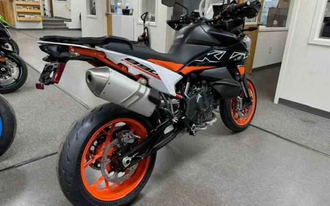 2024 KTM 890 SMT