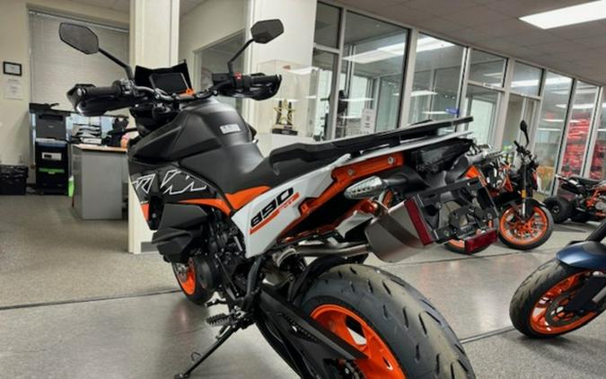 2024 KTM 890 SMT