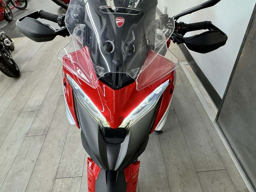 2022 Ducati Multistrada V4S Ducati Red / Spoked Wheels