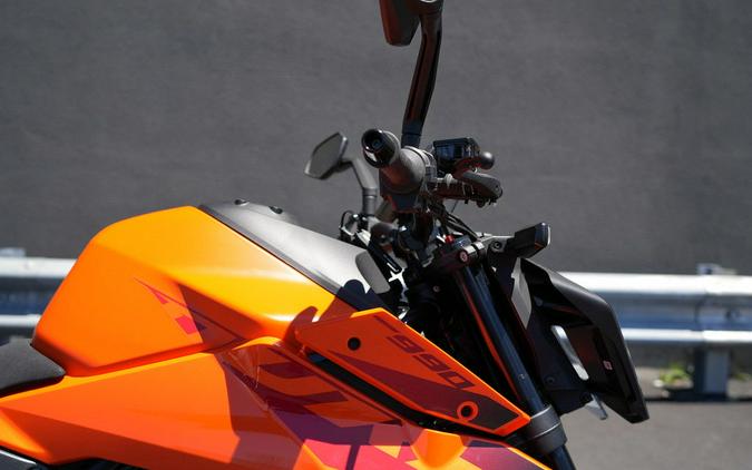 2024 KTM 990 Duke