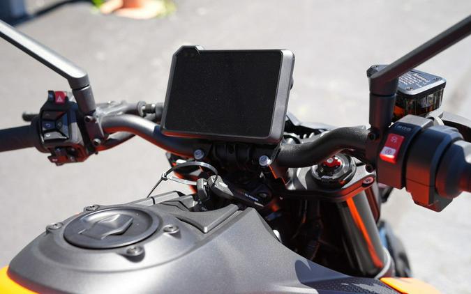 2024 KTM 990 Duke