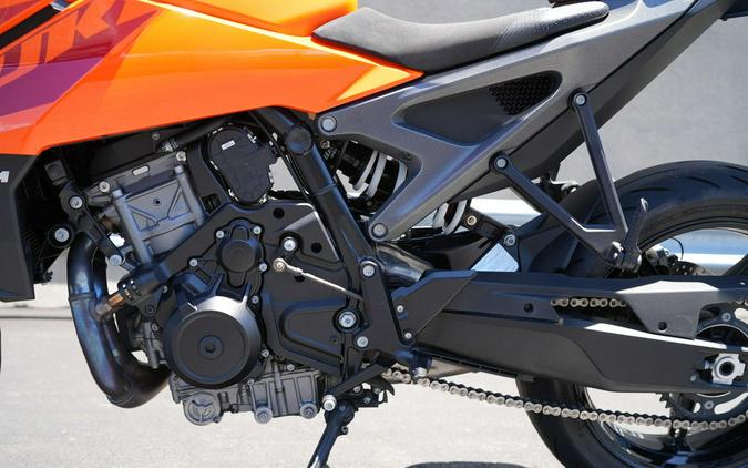 2024 KTM 990 Duke