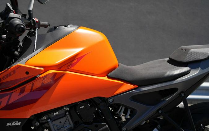 2024 KTM 990 Duke
