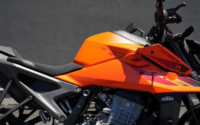 2024 KTM 990 Duke