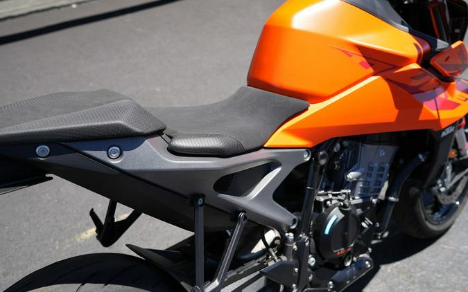 2024 KTM 990 Duke