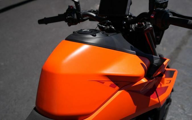 2024 KTM 990 Duke