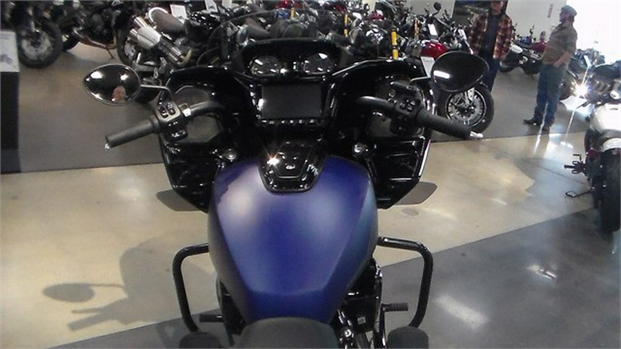 2024 Indian Motorcycle CHALLENGER DARK HORSE, SPIRIT BLU SMK, 49ST Dark Horse®