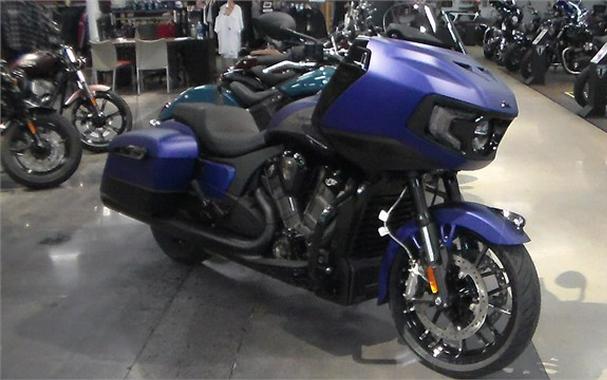 2024 Indian Motorcycle CHALLENGER DARK HORSE, SPIRIT BLU SMK, 49ST Dark Horse®