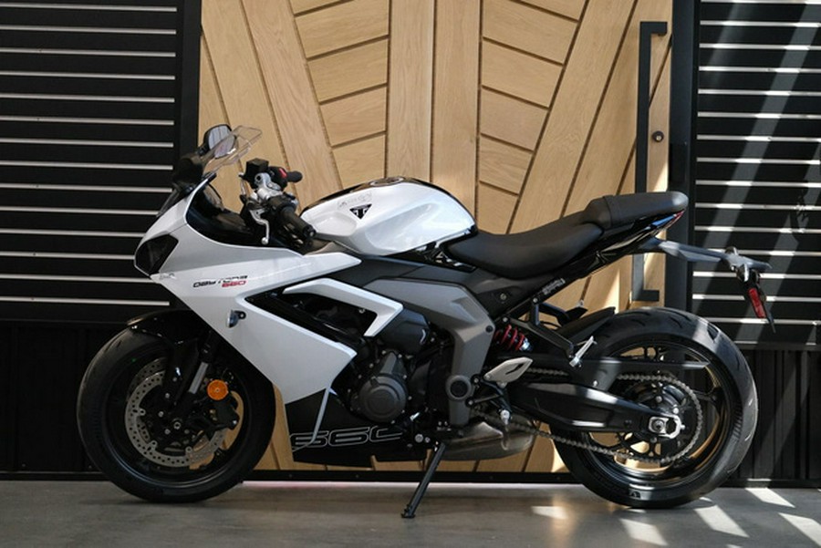 2025 Triumph Daytona 660 Snowdonia White/Sapphire Black 660 SNOWDONIA WHITE SAPPHIRE BLACK