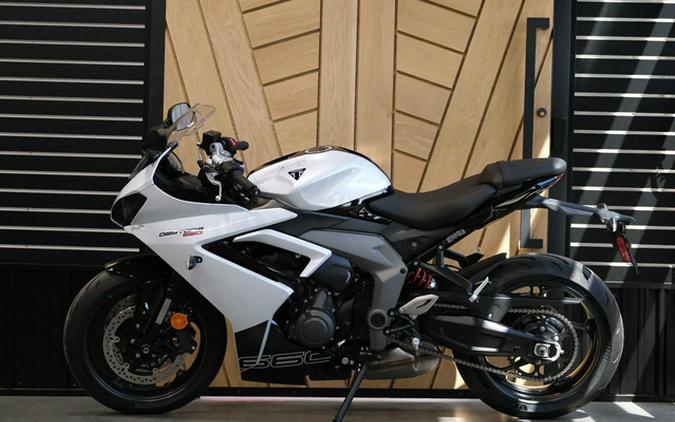 2025 Triumph Daytona 660 Snowdonia White/Sapphire Black 660 SNOWDONIA WHITE SAPPHIRE BLACK