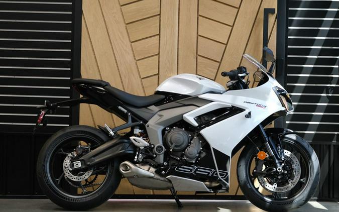 2025 Triumph Daytona 660 Snowdonia White/Sapphire Black 660 SNOWDONIA WHITE SAPPHIRE BLACK