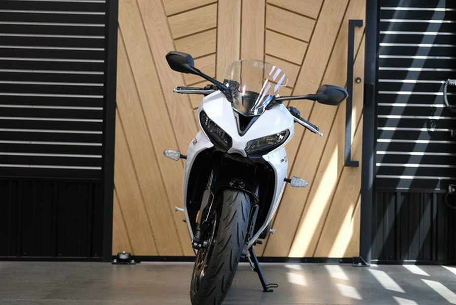 2025 Triumph Daytona 660 Snowdonia White/Sapphire Black 660 SNOWDONIA WHITE SAPPHIRE BLACK