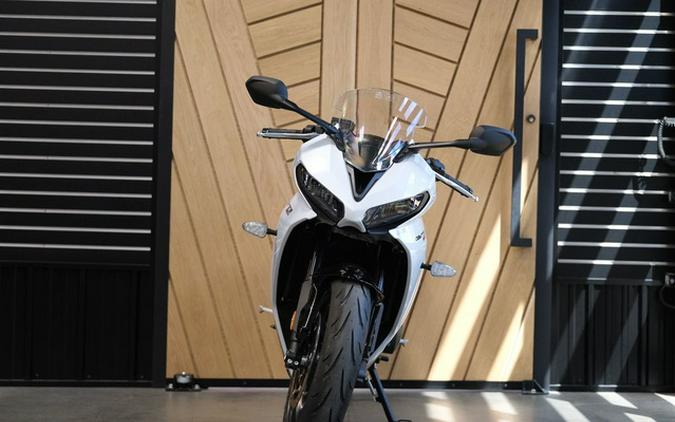 2025 Triumph Daytona 660 Snowdonia White/Sapphire Black 660 SNOWDONIA WHITE SAPPHIRE BLACK