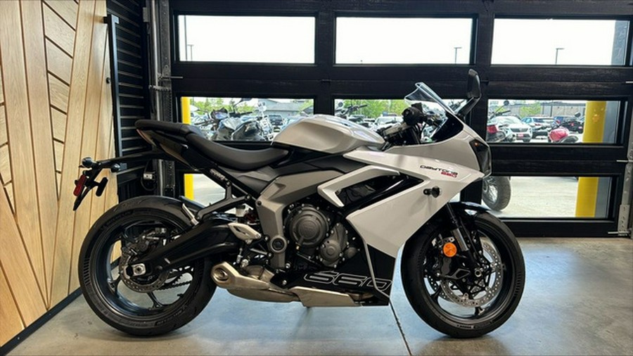 2025 Triumph Daytona 660 Snowdonia White/Sapphire Black 660 SNOWDONIA WHITE SAPPHIRE BLACK