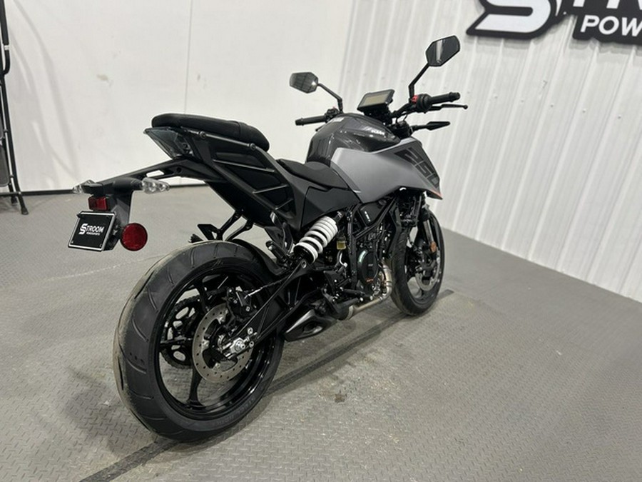 2026 KTM 250 Duke 250