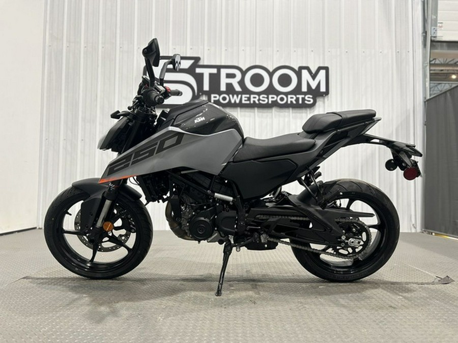 2026 KTM 250 Duke 250