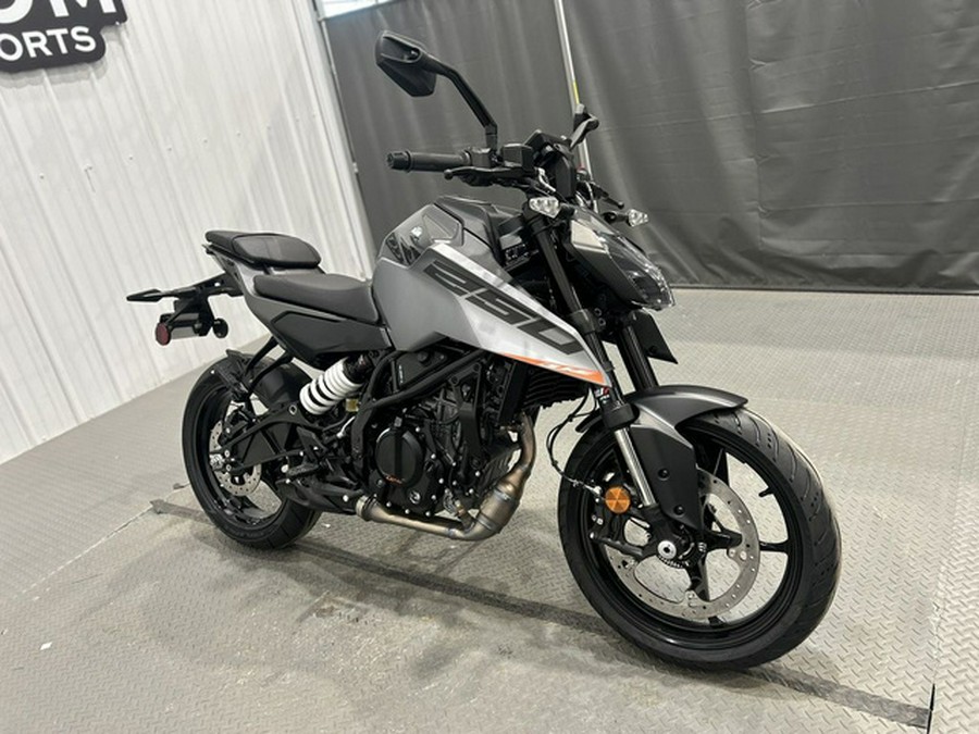 2026 KTM 250 Duke 250
