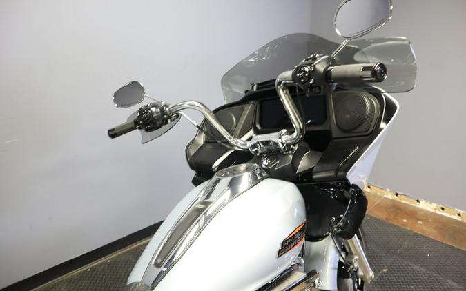 2025 Harley-Davidson Road Glide Atlas Silver Metallic