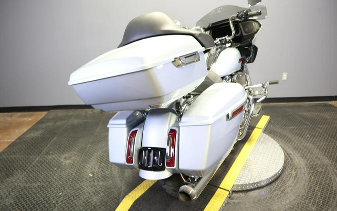 2025 Harley-Davidson Road Glide Atlas Silver Metallic