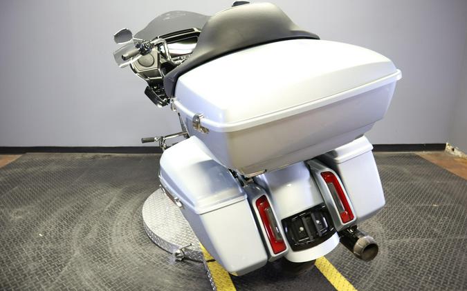 2025 Harley-Davidson Road Glide Atlas Silver Metallic