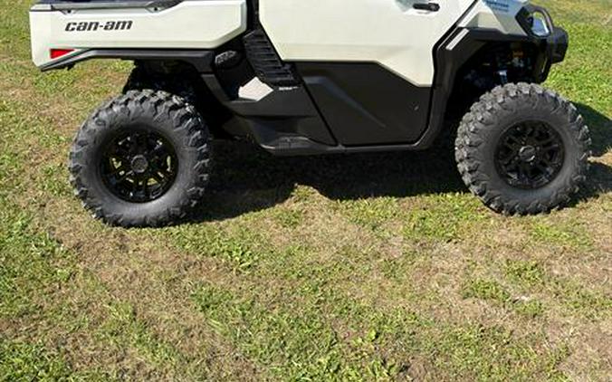 2027 Can-Am Defender XU Limited HD11