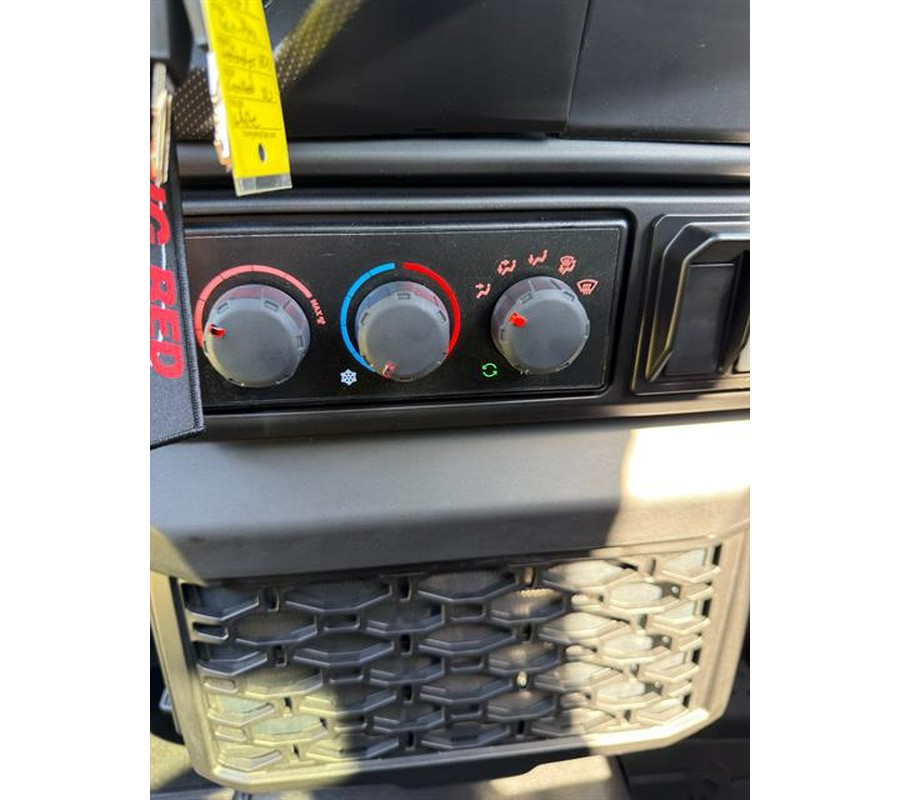 2027 Can-Am Defender XU Limited HD11