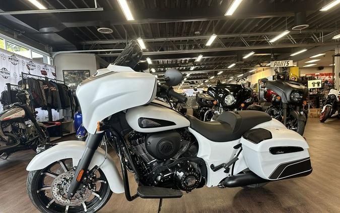 2024 Indian Motorcycle® Chieftain® Dark Horse® w/Powerband Audio Pkg Ghost White Metallic Smoke wit